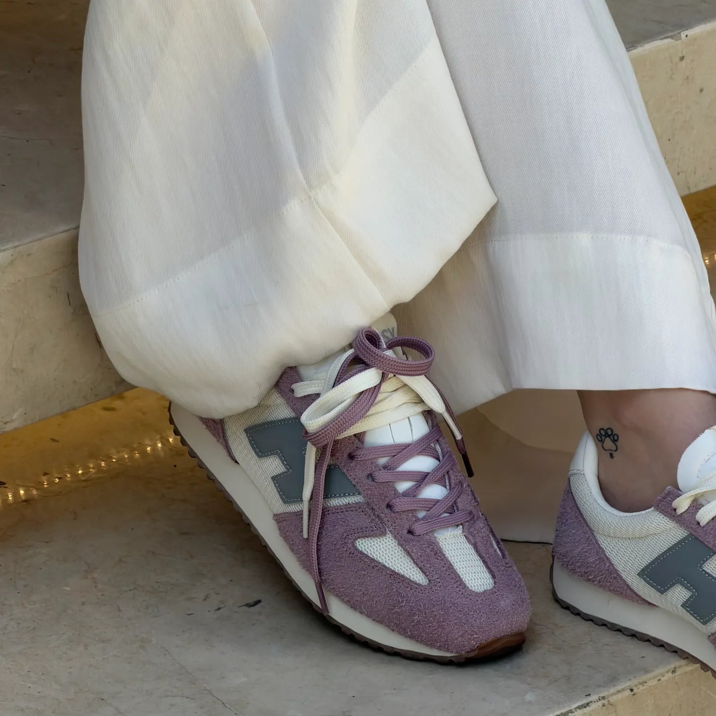 Hysterical 01 Mauve/Gray